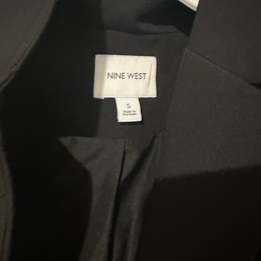 Nine West Black Blazer – 3/4 Sleeve Classic
Size Small - Picture 3 of 4